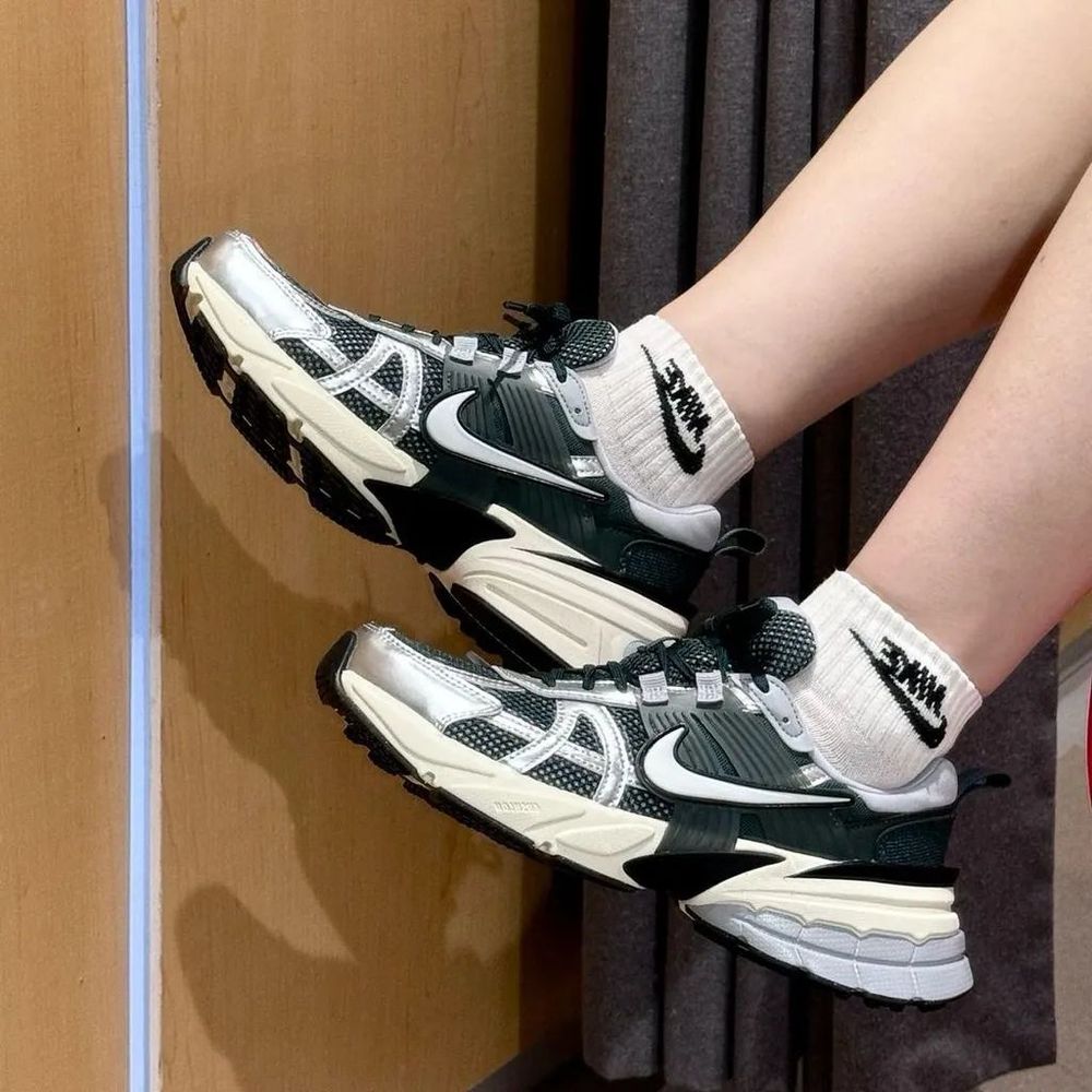 Мужские кроссовки Nike V2K Run - HJ4497-300 в интернет магазине